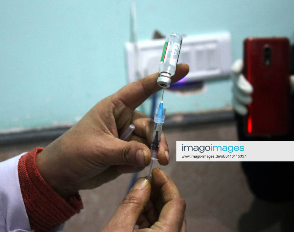 India: Vaccination drive in Jammu and Kashmir A medical worker prepares to a give Covid19 vaccine jab to a doctor at a Government hospital in Sopore Kashmir on 16, January 2021. Srinagar Jammu and Kashmir India