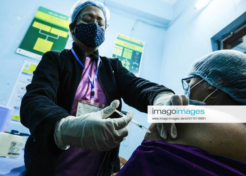 A nurse vaccinate a frontline health worker with Covishield Coronavirus vaccine developed by Oxford University and AstraZeneca Plc and Produced by Serum Institute Of India, at the Madhyamgram Hospital. After a year since the coronavirus pandemic began, claiming over 150.000 lives in India, Prime Minister Narendra Modi launched a nationwide vaccination drive against Covid-19, today. Kolkata India - ZUMAs197 20210116_zaa_s197_047