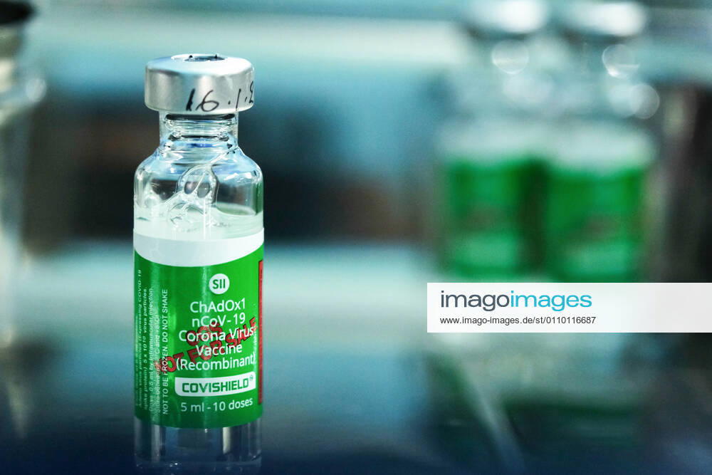 A view of a Covishield Coronavirus vaccine vial developed by Oxford University and AstraZeneca Plc and Produced by Serum Institute Of India, at the Madhyamgram Hospital. After a year since the coronavirus pandemic began, claiming over 150.000 lives in India, Prime Minister Narendra Modi launched a nationwide vaccination drive against Covid-19, today. Kolkata India - ZUMAs197 20210116_zaa_s197_050
