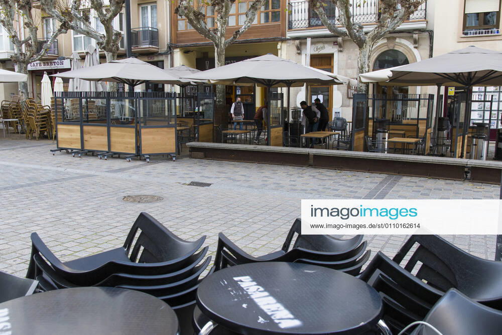 A waiter picks up his establishment at 5 p.m. on the day of the entry into force of new restrictions imposed by the government of La Rioja, in Logrono, La Rioja, (Spain), on 16 January 2020. From this 16th January onwards, shops, hotels and gyms will have to adapt their opening hours, this time at 5 pm. At that time of the day, the closure of these establishments has been established as one of the new restrictions imposed by the Riojan government in view of the advance of the pandemic and the increase in contagion in the region. 16 JANUARY 2021 SHOW Fotografia LagenciaEP 01 16 2021 Logrono Logrono Spain