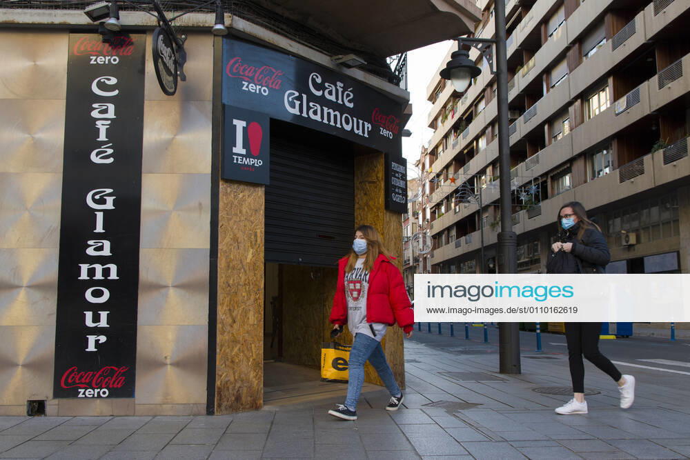 The streets of the capital of La Rioja at 5 p.m. on the day new restrictions imposed by the government of La Rioja came into force, in Logrono, La Rioja, (Spain), on 16 January 2021. From this 16th January onwards, shops, hotels and gyms will have to adapt their opening hours, this time at 5 p.m. At this time of day, the closure of these establishments has been established as one of the new restrictions imposed by the Riojan Government in view of the advance of the pandemic and the increase in contagion in the region. 16 JANUARY 2021 SHOW Fotografia LagenciaEP 01 16 2021 Logrono Logrono Spain
