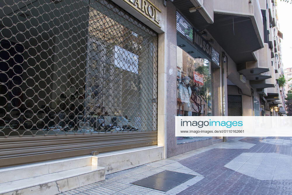 The streets of the capital of La Rioja at 5 p.m. on the day new restrictions imposed by the government of La Rioja came into force, in Logrono, La Rioja, (Spain), on 16 January 2021. From this 16th January onwards, shops, hotels and gyms will have to adapt their opening hours, this time at 5 p.m. At this time of day, the closure of these establishments has been established as one of the new restrictions imposed by the Riojan Government in view of the advance of the pandemic and the increase in contagion in the region. 16 JANUARY 2021 SHOW Fotografia LagenciaEP 01 16 2021 Logrono Logrono Spain