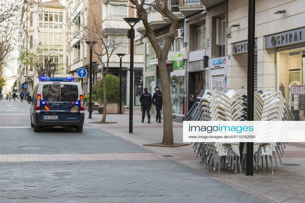 The streets of the capital of La Rioja at 5 p.m. on the day new restrictions imposed by the government of La Rioja came into force, in Logrono, La Rioja, (Spain), on 16 January 2021. From this 16th January onwards, shops, hotels and gyms will have to adapt their opening hours, this time at 5 p.m. At this time of day, the closure of these establishments has been established as one of the new restrictions imposed by the Riojan Government in view of the advance of the pandemic and the increase in contagion in the region. 16 JANUARY 2021 SHOW Fotografia LagenciaEP 01 16 2021 Logrono Logrono Spain