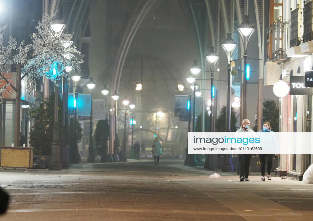 A street in Valladolid on the day the curfew came into effect at 8 p.m. due to the coronavirus crisis, in Valladolid, Castilla y Leon, (Spain), on 16 January 2021. The Junta de Castilla y Leon has decided to bring forward the curfew to 20.00 hours, to confine all the provinces and to limit the meetings in homes to four people as measures to try to alleviate the level of infections of this third wave of Covid-19 that has led to a situation of extreme gravity . 16 JANUARY 2021 Photogenic Pablo Requejo LagenciaEP 01 16 2021 Valladolid Valladolid Spain