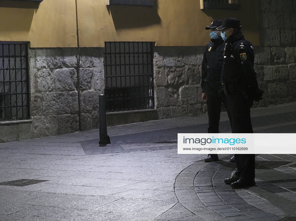 Police checks in Valladolid on the day of the entry into force of the curfew at 8 p.m. due to the coronavirus crisis, in Valladolid, Castilla y Leon, (Spain), on 16 January 2021. The Junta de Castilla y Leon has decided to bring forward the curfew to 20.00 hours, to confine all the provinces and to limit the meetings in homes to four people as measures to try to alleviate the level of infections of this third wave of Covid-19 that has led to a situation of extreme gravity . 16 JANUARY 2021 Photogenic Pablo Requejo LagenciaEP 01 16 2021 Valladolid Valladolid Spain