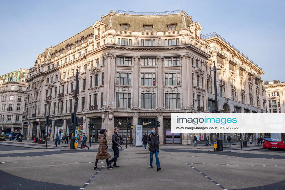A general scene in Oxford circus in London almost empty. Latest Covid-19 lockdown slams UK business owners. London United Kingdom - ZUMAs197 20210117_zaa_s197_127