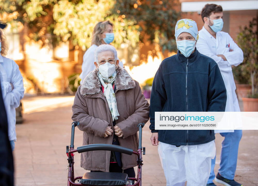 Araceli, 96, who was the first woman to be vaccinated against Covid-19 in Spain, offers statements to the media after receiving the second dose of the Pfizer-BioNTech vaccine, at the Los Olmos nursing home in Guadalajara, Castilla La-Mancha, Spain, on January 18, 2021 18 JANUARY 2021;CORONAVIRUS VACCINATION;SECOND DOSE RAFAEL MARTÃN LagenciaEP 01 18 2021 Guadalajara (Castilla-La Mancha) Guadalajara (Castilla-La Mancha) Spain