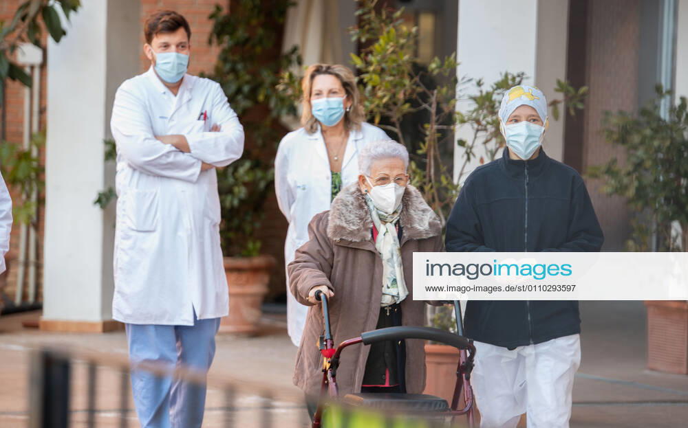 Araceli and Monica, the longest-serving resident of Los Olmos nursing home and the youngest health care provider, accompanied by staff from the nursing home, after receiving their second dose of Pfizer-BioNTech vaccine, in Guadalajara, Castilla-La Mancha (Spain), on January 18, 2021. Araceli Rosario Hidalgo, an intern at Los Olmos nursing home in Guadalajara since 2013 and born in 1924, and Monica Tapias, born in 1972, an auxiliary care nurse technician (ANC) who has been working at the center for ten years, were the first two people to receive the COVID-19 vaccine in Spain and today they have received the second dose. 18 JANUARY 2021;CORONAVIRUS VACCINATION;SECOND DOSE RAFAEL MARTÃN LagenciaEP 01 18 2021 Guadalajara (Castilla-La Manch