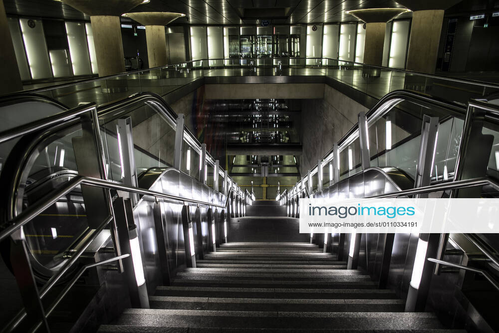 Curfew Corona Lockdown Cologne Germany 18 01 2021 subway Chlodwigplatz Cologne