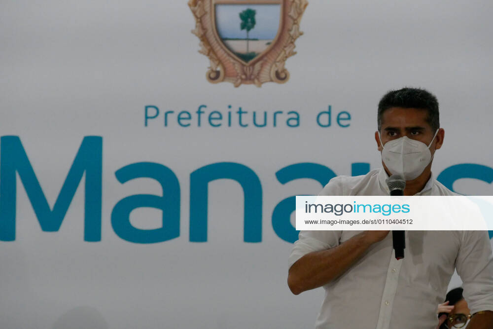 MANAUS, AM - 19.01.2021: ABERTURA DE VACINAÇÃO EM MANAUS - Three health professionals are vaccinated in Manaus (AM), at the opening of the vaccination campaign against Covid-19, this Tuesday morning (19), in the auditorium of the Manaus City Hall. In the photo, David Almeida, Mayor of Manaus. x2020374x SandroxPereira