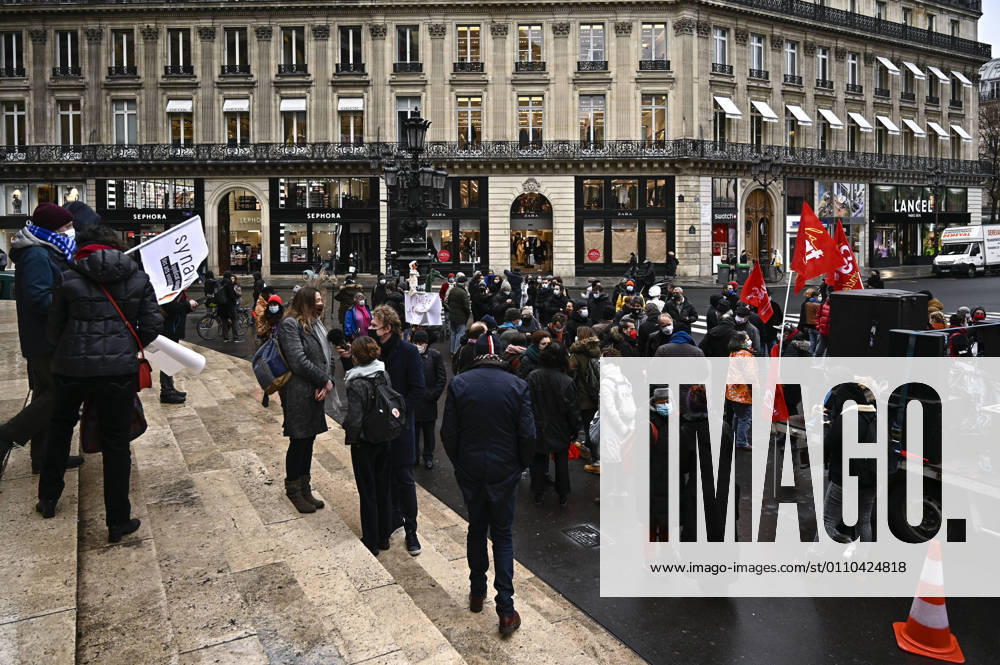 Gathering of professionals from the Entertainment, Film and Audiovisual sectors in front of the closed Opera House, at the call of the CGT-Spectacle, to denounce the government s policy and the lack of support for the cultural sector, in Paris on January 19, 2021. JulienxMattiax Pictorium LePictorium_0240452