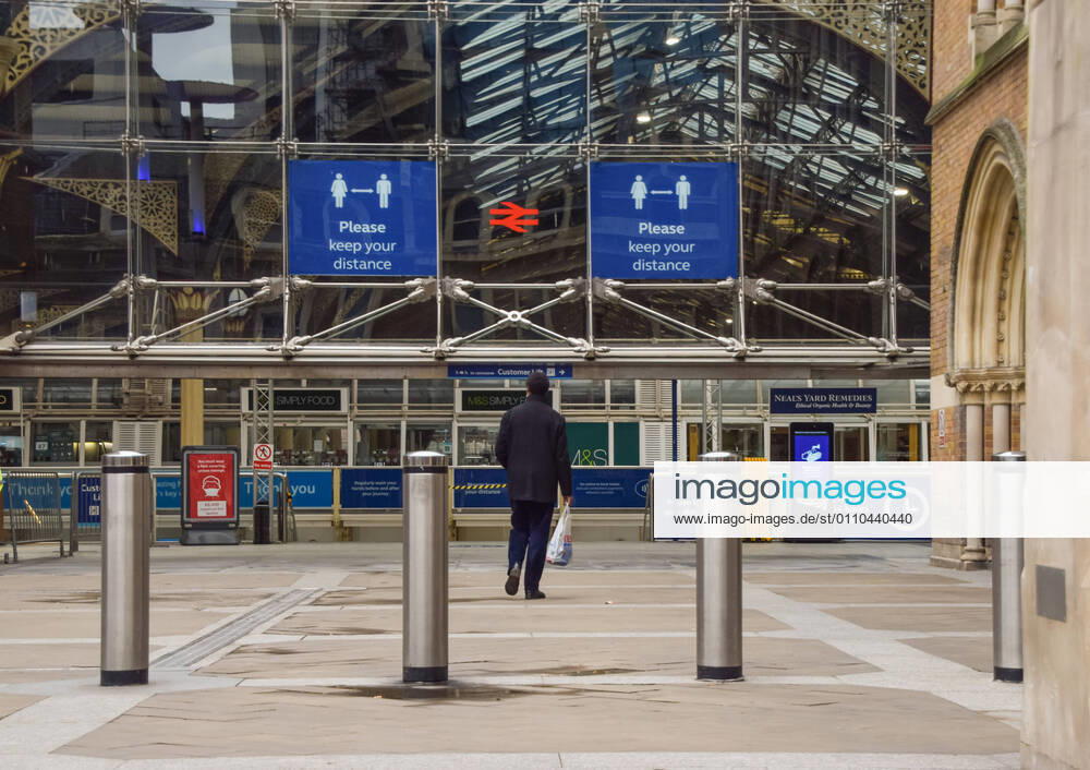 Social distancing signs at a quiet Liverpool Street Station in London..England remains under lockdown as the government battles to keep the coronavirus pandemic under control. London United Kingdom - ZUMAs197 20210119_zab_s197_014