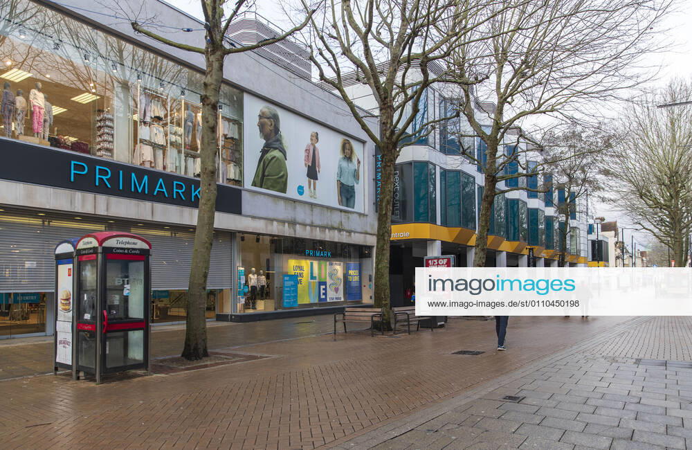 A view of a semi deserted shopping center in Croydon, a large town of south London..Only 33,355 positive Covid19 cases have been recorded today, the lowest number of daily cases since December 27th- before the start of Englands third nationwide lockdown. London United Kingdom - ZUMAs197 20210119_zab_s197_019