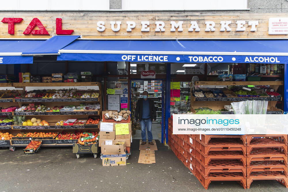 A man wearing a face mask stands in front of a supermarket in Croydon..Only 33,355 positive Covid19 cases have been recorded today, the lowest number of daily cases since December 27th- before the start of Englands third nationwide lockdown. London United Kingdom - ZUMAs197 20210119_zab_s197_027