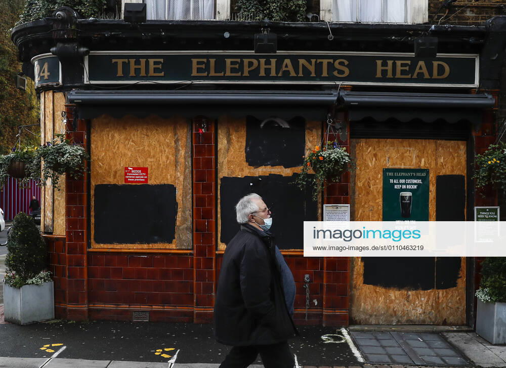 (210120) -- LONDON, Jan. 20, 2021 -- A man wearing a face mask walks past a closed pub in London, Britain, on Jan. 19, 2021. The number of people who have died within 28 days of a positive coronavirus test has surpassed the grim milestone of 90,000 in Britain after another 1,610 were confirmed, according to official figures released Tuesday. The latest daily death toll, the highest since the pandemic began in the country, brought the total number of coronavirus-related deaths in Britain to 91,470, the data showed. ) BRITAIN-LONDON-COVID-19-DEATH TOLL HanxYan