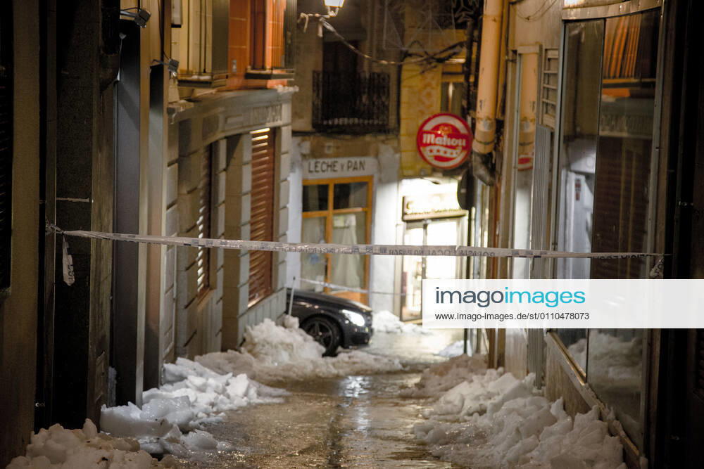 A street cut by snow in Toledo, Castilla-La Mancha (Spain), January 19, 2021. At midnight today, the new measures of the regional government to combat the coronavirus came into force in Castilla-La Mancha. The most relevant restrictions include the advance of the curfew to 22.00, the closure of all municipalities and the closure of hotels, shopping centres and leisure places in general. 19 JANUARY 2021 Mario Trivino LagenciaEP 01 19 2021 Toledo (Castilla-La Mancha ) Toledo (Castilla-La Mancha ) Spain