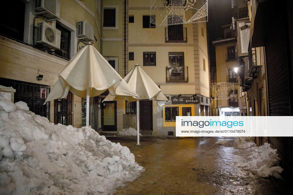 Restaurants closed in Toledo, Castilla-La Mancha (Spain), on January 19, 2021 At midnight today the new measures of the regional government to combat the coronavirus came into force in Castilla-La Mancha. The most relevant restrictions include the advance of the curfew to 22.00, the closure of all municipalities and the closure of hotels, shopping centres and leisure places in general. 19 JANUARY 2021 Mario Trivino LagenciaEP 01 19 2021 Toledo (Castilla-La Mancha ) Toledo (Castilla-La Mancha ) Spain