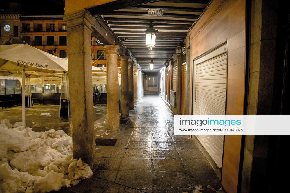 Restaurants closed in Toledo, Castilla-La Mancha (Spain), on January 19, 2021 At midnight today the new measures of the regional government to combat the coronavirus came into force in Castilla-La Mancha. The most relevant restrictions include the advance of the curfew to 22.00, the closure of all municipalities and the closure of hotels, shopping centres and leisure places in general. 19 JANUARY 2021 Mario Trivino LagenciaEP 01 19 2021 Toledo (Castilla-La Mancha ) Toledo (Castilla-La Mancha ) Spain
