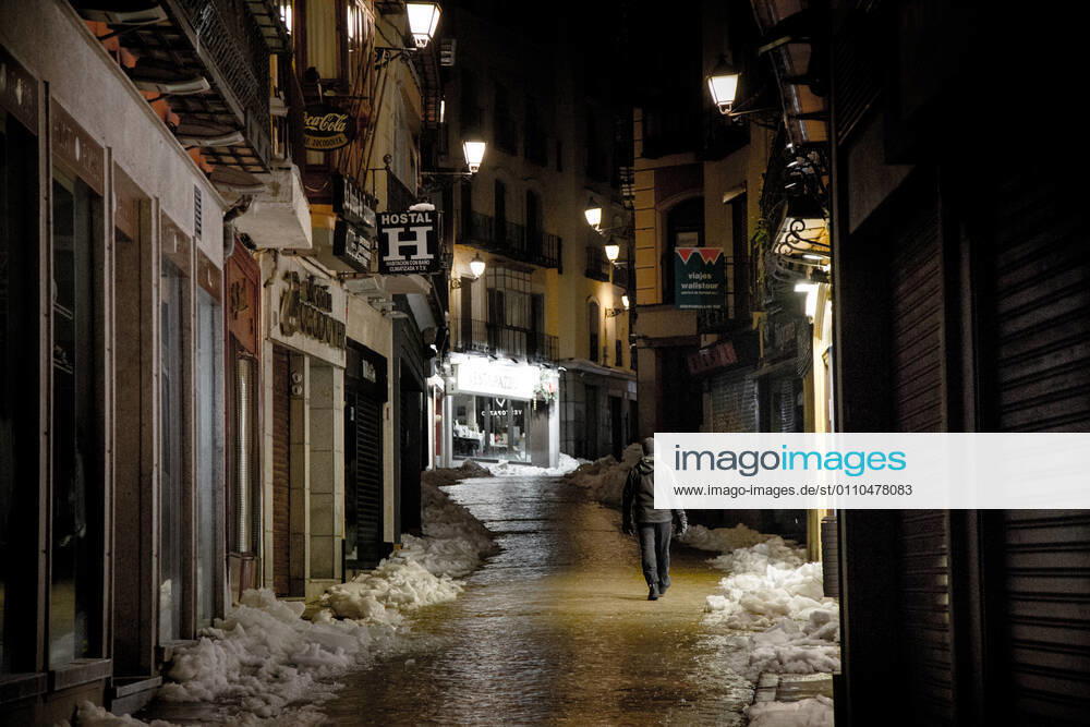 Stores closed in Toledo, Castilla-La Mancha (Spain), on January 19, 2021. At midnight today the new measures of the regional government to combat the coronavirus came into force in Castilla-La Mancha. The most relevant restrictions include the advance of the curfew to 22.00, the closure of all municipalities and the closure of hotels, shopping centres and leisure places in general. 19 JANUARY 2021 Mario Trivino LagenciaEP 01 19 2021 Toledo (Castilla-La Mancha ) Toledo (Castilla-La Mancha ) Spain