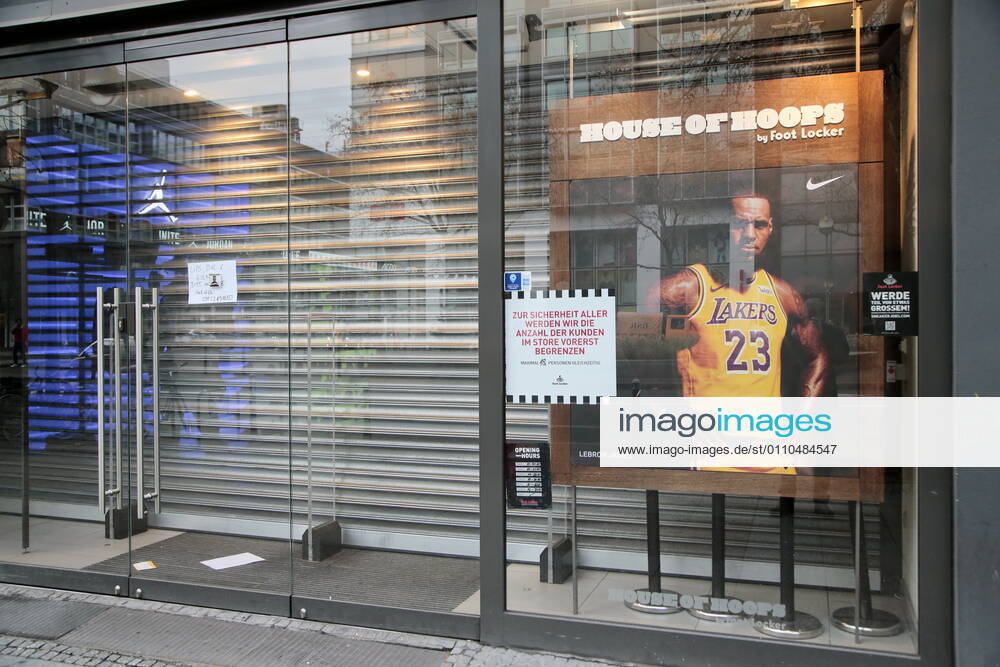 Berlin, Germany Lockdown due to the Corona pandemic in Germany Photo notice on a shop window in Tauentzienstrasse