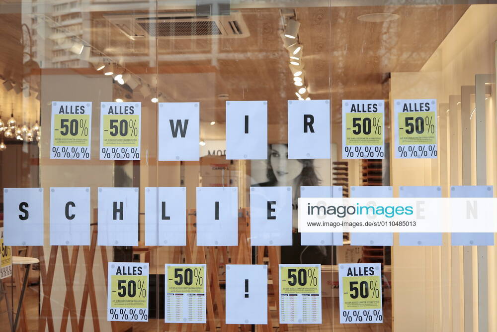 Berlin, Germany Lockdown due to the Corona Pandemic in Germany Photo Note We close at a shop window at Kurfuerstendamm