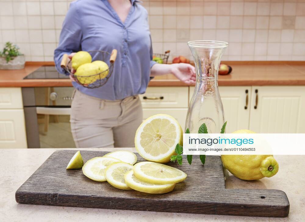 How to make lemonade, step by step, tutorial. Healthy food BEW1D646009