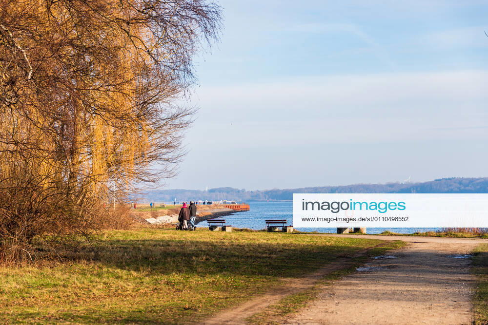 On the former site of the mfg5 naval air wing of the German Federal Armed Forces, a commercial and residential quarter is planned by the Kiel city planning department.