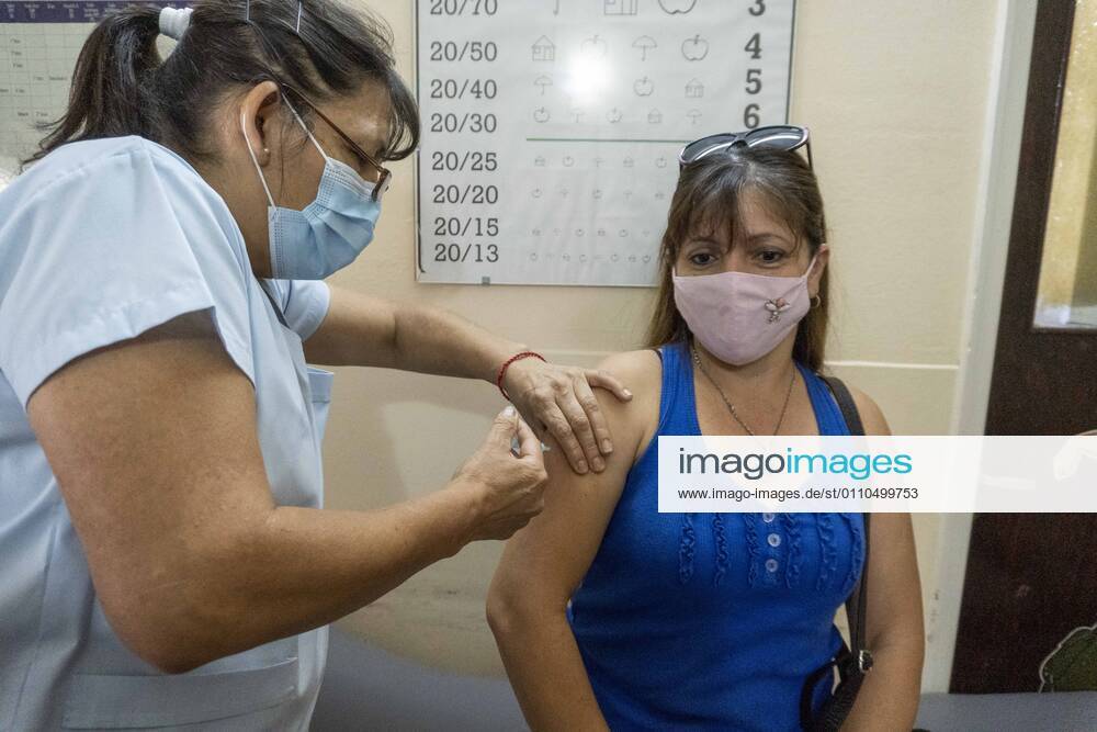 Coronavirus in Argentinien, Impfungen beginnen January 20, 2021, Firmat, Santa Fe, Argentina: Argentina carries on the COVID-19 vaccination campaign. 21 days after receiving a shot of the first dose, healthcare workers are starting to get the second Sputnik V vaccine shot. Firmat Argentina - ZUMAm105 20210120_zaf_m105_015