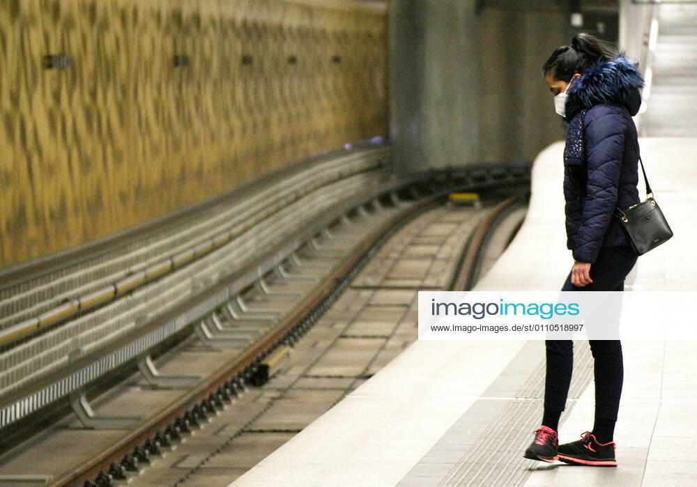 U-Bahn , Passenger , Maskenpflicht , Safety Mask FFP2 , Transport , VAG Klinikum Nord Nurnberg during the Hard Lockdown of the Covid 19 Coronavirus Pandemie in Nurnberg Nuremberg , Bayern , Deutschland . January 20 , 2021.