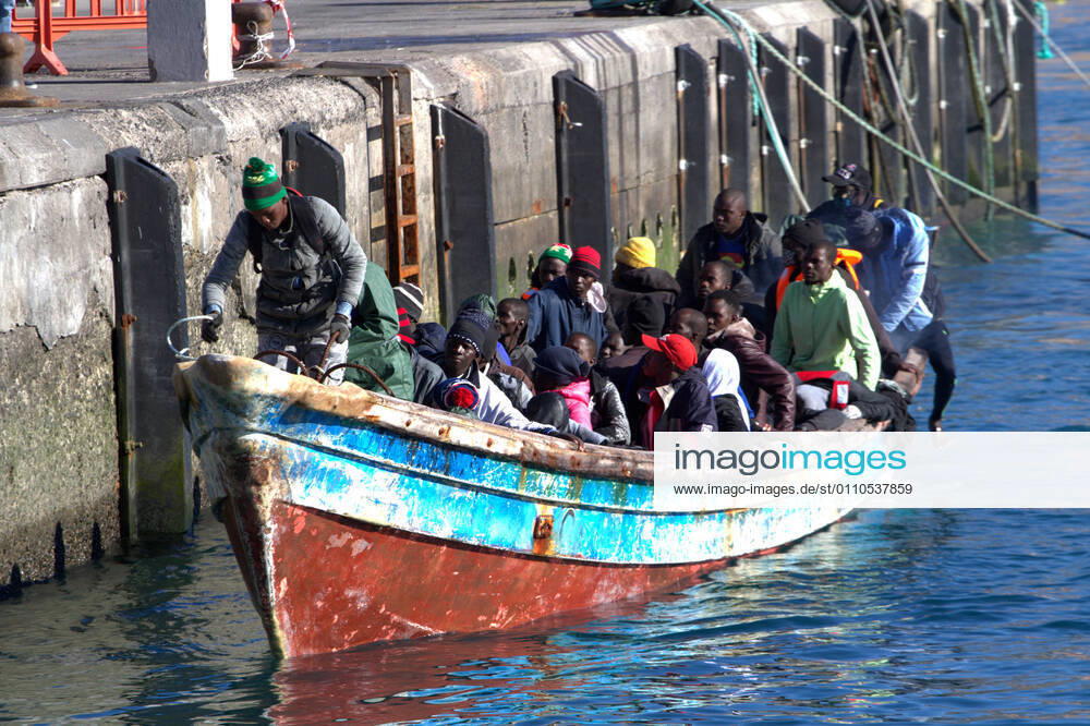 Rescue 48 immigrants in Tenerife A Maritime Rescue vessel has transferred this Wednesday to the port of Los Cristianos a boat with 48 migrants of sub-Saharan origin that was rescued south of Punta Rasca, on the coast of Arona, sources from the 112 Canary Islands report. After the health care system organized on the pier itself, five people have been referred to a health center. Tenerife Spain
