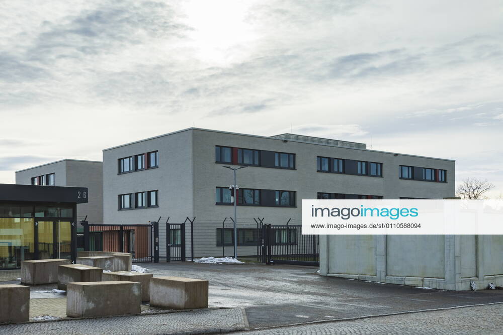 Forced accommodation for quarantine refusers Accommodation facility for quarantine refusers in Saxony Persons who do not comply with the quarantine requirements ordered by the court can be admitted and segregated in the former initial reception facility Dresden Saxony GERMANY