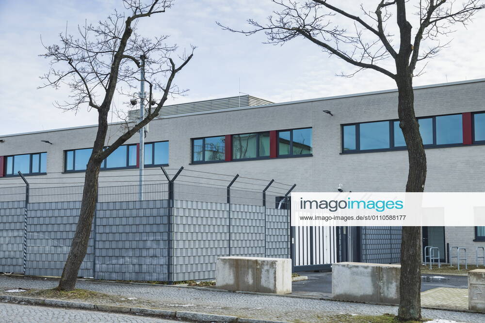 Forced accommodation for quarantine refusers Accommodation facility for quarantine refusers in Saxony Persons who do not comply with the quarantine requirements ordered by the court can be admitted and segregated in the former initial reception facility Dresden Saxony GERMANY