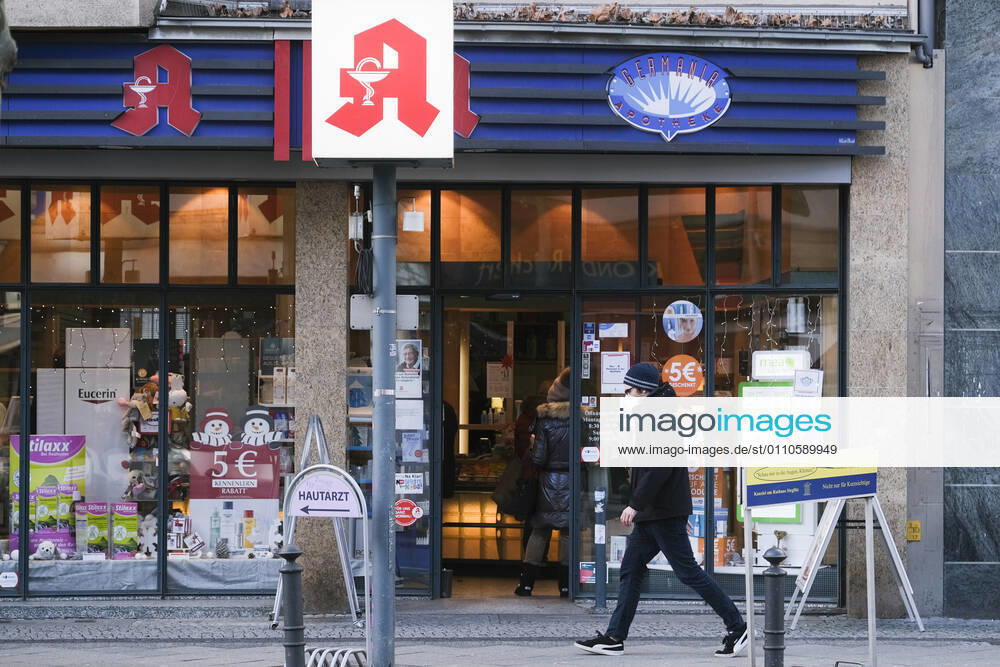 A weekly market during the Corona Lockdown on 21 01 2021 in Berlin Steglitz Street life during the Lockdown in Berlin Steglitz