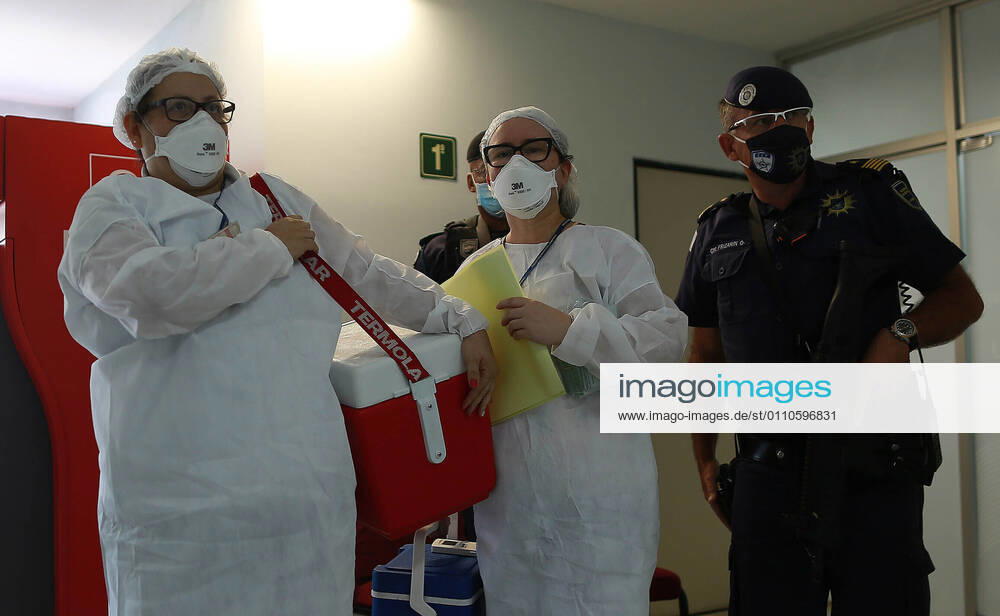 CAMPINAS, SP - 21.01.2021: CAMPINAS COMEÇA A VACINAR OS PROFISSIONAIS - The City Hall of Campinas (SP) started on the morning of this Thursday, 21, to vaccinate its health professionals, 4,140 people will be immunized throughout the Network of Hospital Mário Gatti. The first to be vaccinated was Dr. Maelly Romy Ikuno, a front-line doctor. x2021783x LeandroxFerreira