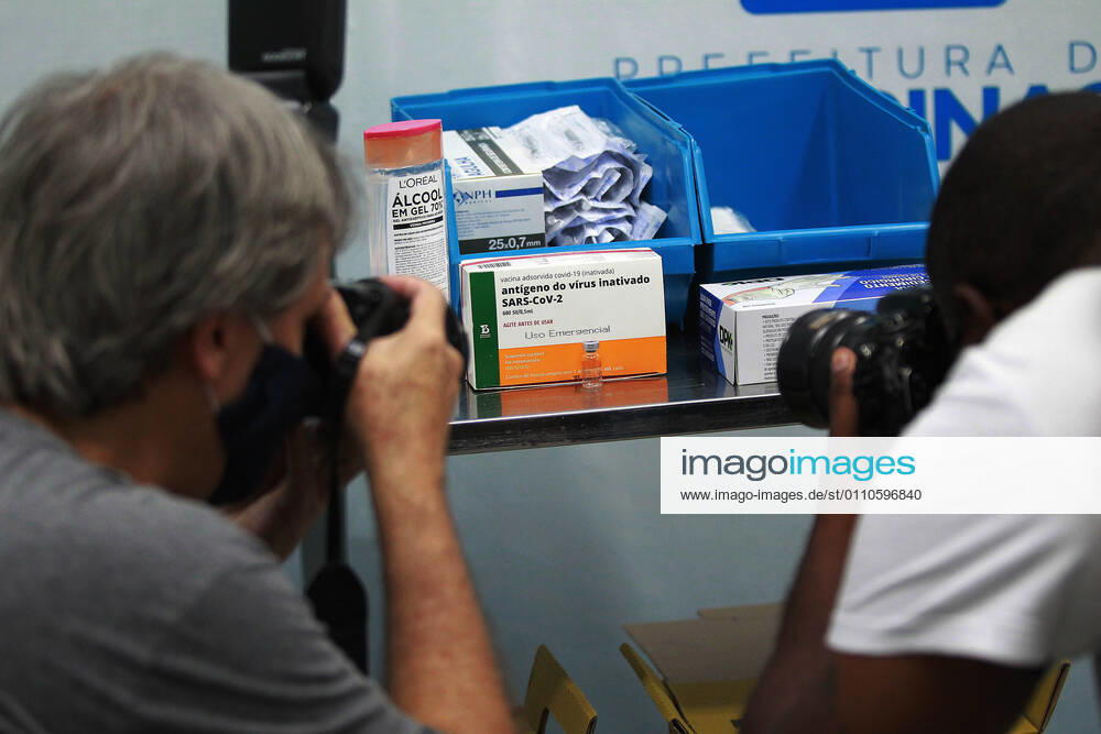 CAMPINAS, SP - 21.01.2021: CAMPINAS COMEÇA A VACINAR OS PROFISSIONAIS - The City Hall of Campinas (SP) started on the morning of this Thursday, 21, to vaccinate its health professionals, 4,140 people will be immunized throughout the Network of Hospital Mário Gatti. The first to be vaccinated was Dr. Maelly Romy Ikuno, a front-line doctor. x2021792x LeandroxFerreira