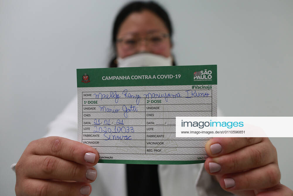 CAMPINAS, SP - 21.01.2021: CAMPINAS COMEÇA A VACINAR OS PROFISSIONAIS - The City Hall of Campinas (SP) started on the morning of this Thursday, 21, to vaccinate its health professionals, 4,140 people will be immunized throughout the Network of Hospital Mário Gatti. The first to be vaccinated was Dr. Maelly Romy Ikuno, a front-line doctor. x2021803x LeandroxFerreira