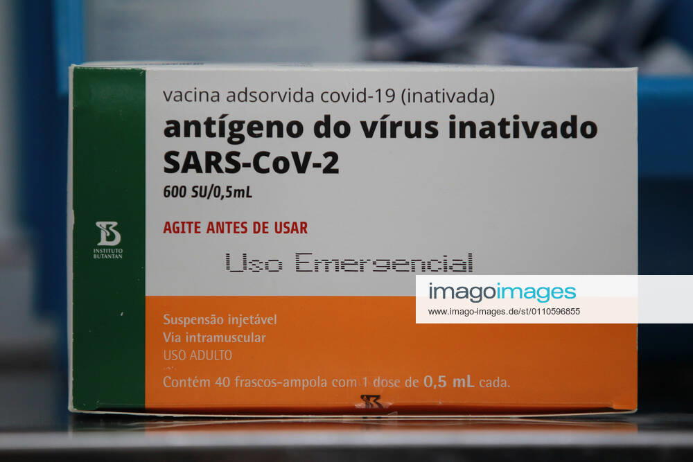 CAMPINAS, SP - 21.01.2021: CAMPINAS COMEÇA A VACINAR OS PROFISSIONAIS - The City Hall of Campinas (SP) started on the morning of this Thursday, 21, to vaccinate its health professionals, 4,140 people will be immunized throughout the Network of Hospital Mário Gatti. The first to be vaccinated was Dr. Maelly Romy Ikuno, a front-line doctor. x2021807x LeandroxFerreira