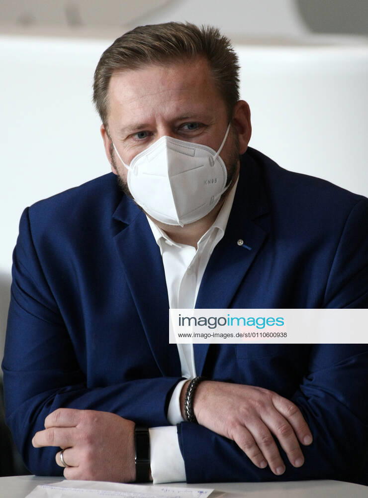 Nurnberg Messe Impfzentrum , PresseKonferenze Impfplan fur Nurnberg , Jurgen Zosel , Geschaftsfuhrer der IZ Bayern GmbH during the Hard Lockdown of the Covid 19 Coronavirus Pandemie in Nurnberg Nuremberg , Bayern , Deutschland . January 21 , 2021.
