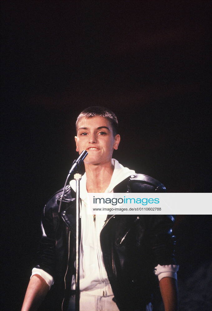 Singer Sinead OConnor Shuhada Sadaqat at a TV appearance on 16 03 1990