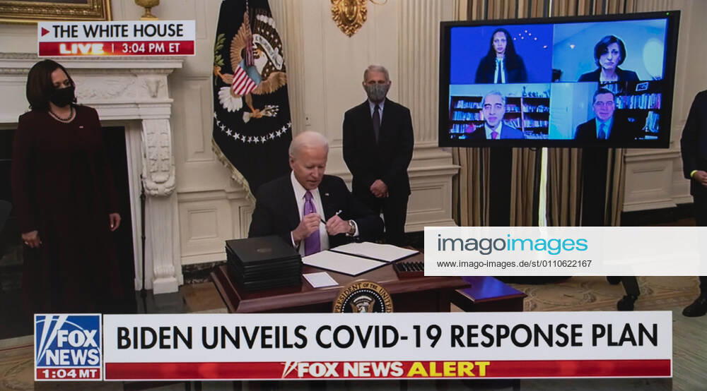 Washington, District of Columbia, USA - After delivering remarks about his administration s efforts to combat the COVID-19 pandemic, President JOE BIDEN signs 10 executive orders on COVID. Washington USA - ZUMAce6_ 20210121_zaf_ce6_005