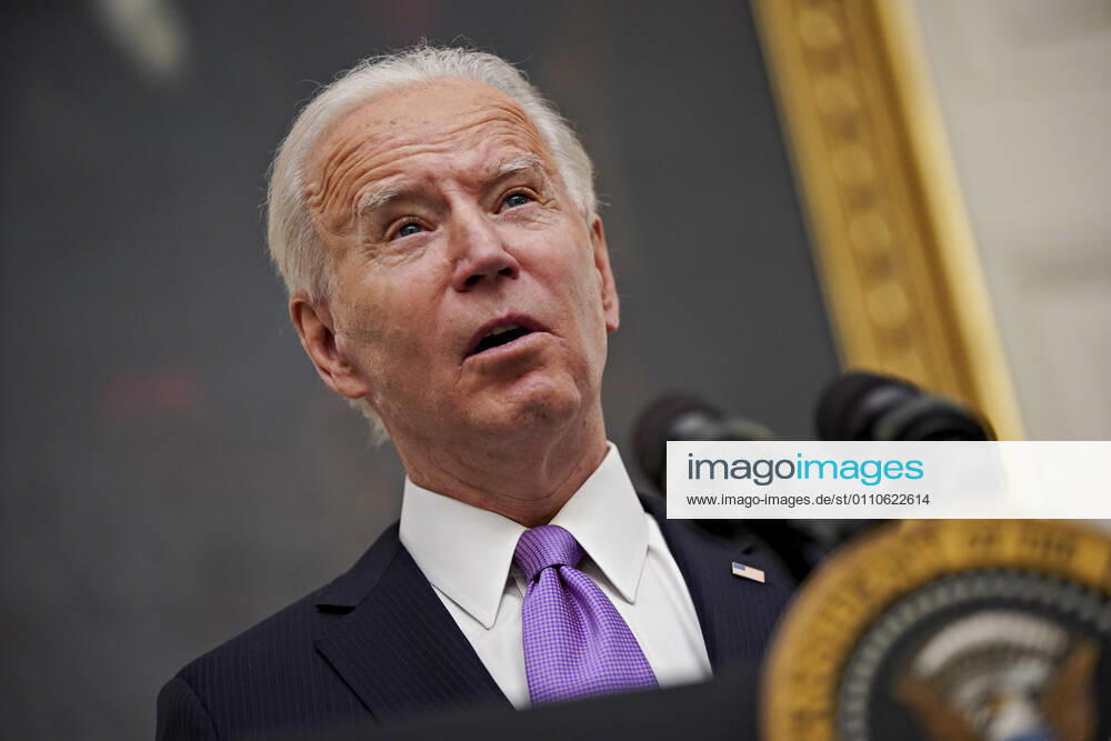 U.S. President Joe Biden holds a protective mask while speaking during an event on his administration s Covid-19 response in the State Dining Room of the White House in Washington, D.C., U.S., on Thursday, Jan. 21, 2021. Biden in his first full day in office plans to issue a sweeping set of executive orders to tackle the raging Covid-19 pandemic that will rapidly reverse or refashion many of his predecessor s most heavily criticized policies. WAXP20210121104 AlxDrago