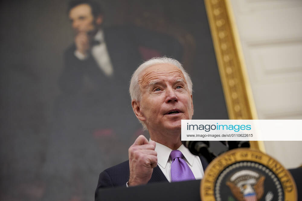 U.S. President Joe Biden speaks during an event on his administration s Covid-19 response in the State Dining Room of the White House in Washington, D.C., U.S., on Thursday, Jan. 21, 2021. Biden in his first full day in office plans to issue a sweeping set of executive orders to tackle the raging Covid-19 pandemic that will rapidly reverse or refashion many of his predecessor s most heavily criticized policies Washington USA - ZUMAs152 20210121_zaa_s152_124