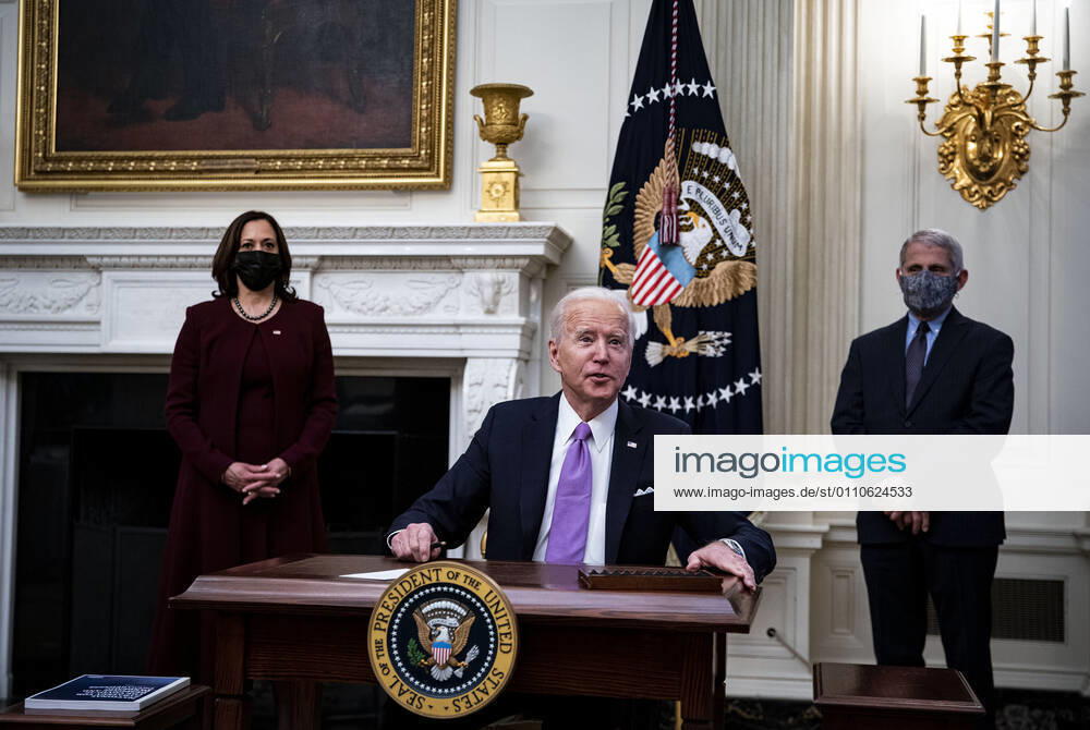 U.S. President Joe Biden speaks as U.S. Vice President Kamala Harris, left, and Anthony Fauci, director of the National Institute of Allergy and Infectious Diseases, right, listen during an event on his administration s Covid-19 response in the State Dining Room of the White House in Washington, D.C., U.S., on Thursday, Jan. 21, 2021. Biden in his first full day in office plans to issue a sweeping set of executive orders to tackle the raging Covid-19 pandemic that will rapidly reverse or refashion many of his predecessor s most heavily criticized policies Washington USA - ZUMAs152 20210121_zaa_s152_154