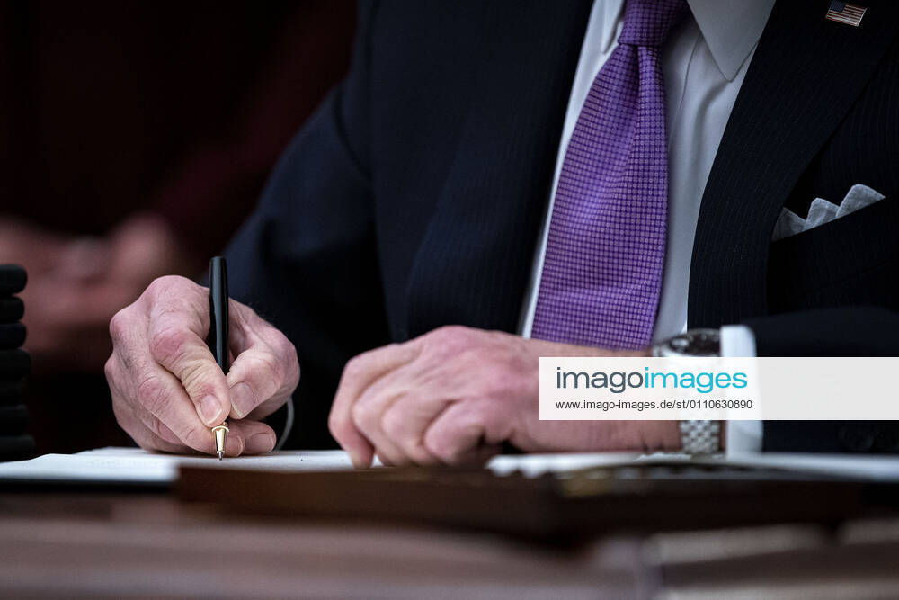 U.S. President Joe Biden signs an executive order after speaking during an event on his administration s Covid-19 response in the State Dining Roomof the White House in Washington, D.C., U.S., on Thursday, Jan. 21, 2021. Biden in his first full day in office plans to issue a sweeping set of executive orders to tackle the raging Covid-19 pandemic that will rapidly reverse or refashion many of his predecessor s most heavily criticized policies. WAXP20210121122 AlxDrago