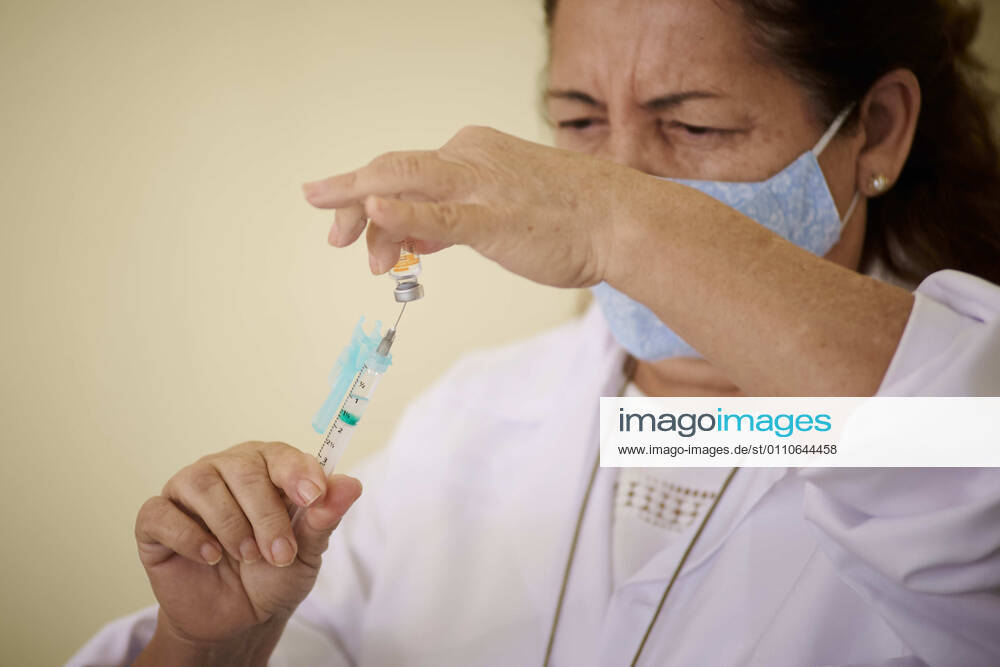 Beginning of vaccination against covid-19 in Franca, Sao Paulo, on the morning of this Thursday, 21 January 2021. Nursing technician Fernando Augusto Candido, 63, is the first to take the dose of the vaccine that arrived yesterday with 3,300 doses for health professionals. Franca Brazil - ZUMAv129 20210121_znp_v129_003