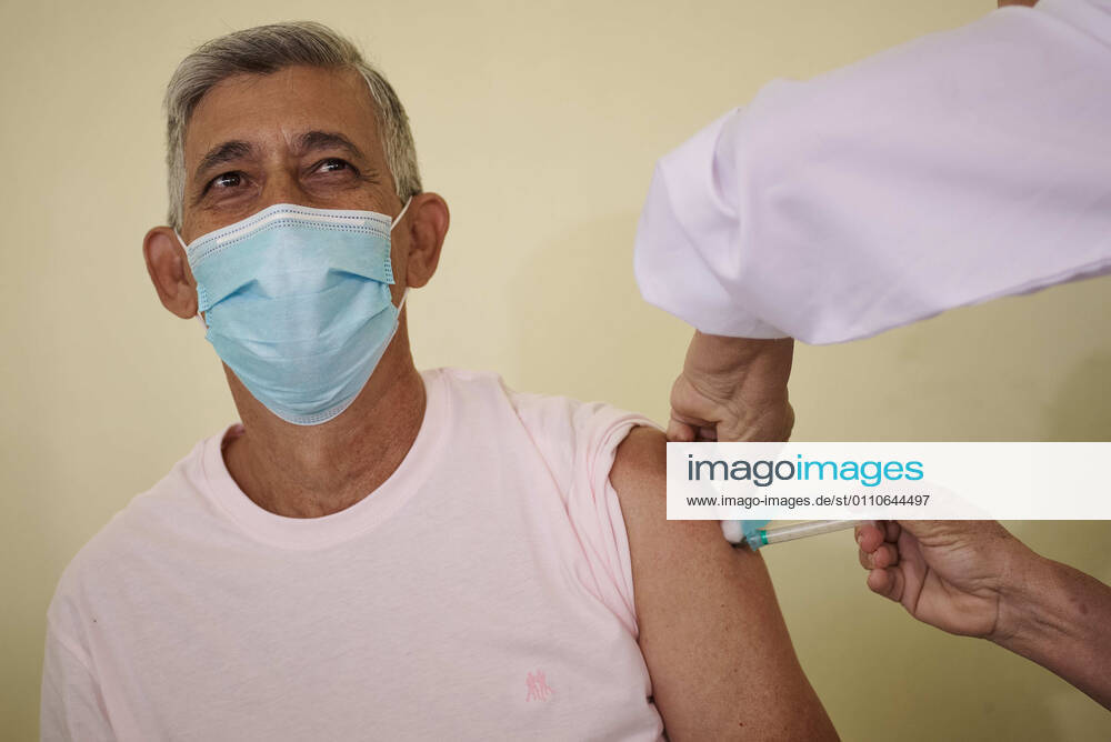 Beginning of vaccination against covid-19 in Franca, Sao Paulo, on the morning of this Thursday, 21 January 2021. Nursing technician Fernando Augusto Candido, 63, is the first to take the dose of the vaccine that arrived yesterday with 3,300 doses for health professionals. Franca Brazil - ZUMAv129 20210121_znp_v129_005