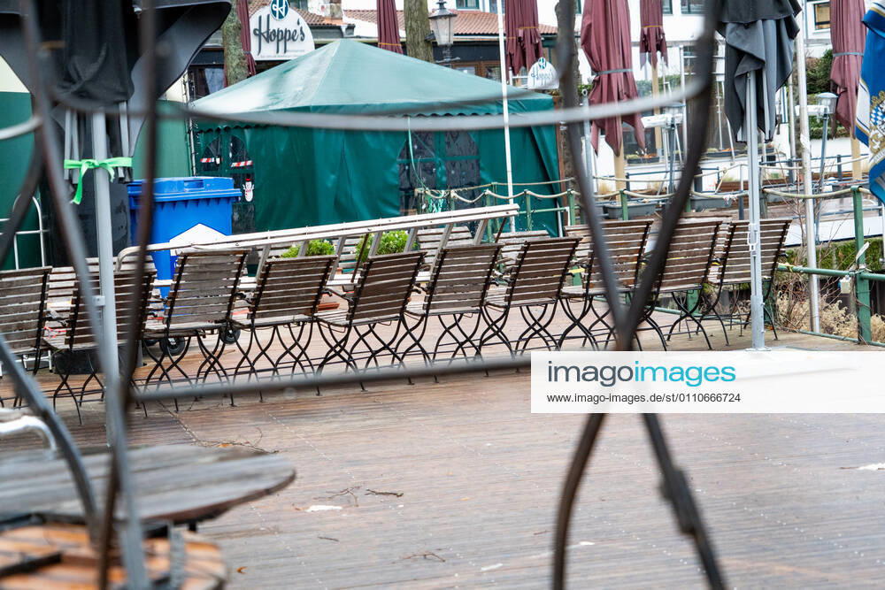 Closed gastronomy during the Corona Lockdown in January 2021 in the district Hamburg Övelgönne at the Elbe Closed gastronomy during the Corona Lockdown in January 2021 in the district Hamburg Övelgönne at the Elbe , Hamburg Hamburg Germany Övelgönne