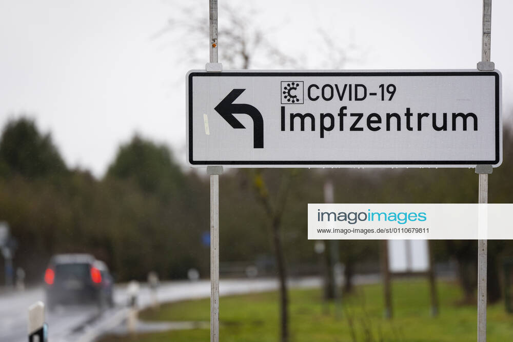 current events, Corona vaccinations in Hesse, Corona vaccination center Giessen, Roller furniture store Heuchelheim symbol photo street sign, signpost to Covid 19 vaccination center Giessen Heuchelheim Corona vaccination center Hesse Germany