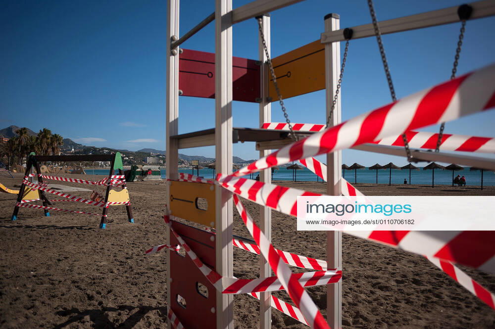 A closed park at La Malagueta beach amid coronavirus pandemic..The region of Andausia suffers an uncontrolled daily rise of coronavirus cases, despite of hard restrictions imposed in the daily life. During the last weeks, Andalusia has reported thousands of infections everyday in the region while the hospital pressure continue rising. Malaga Spain - ZUMAs197 20210122_zaa_s197_037