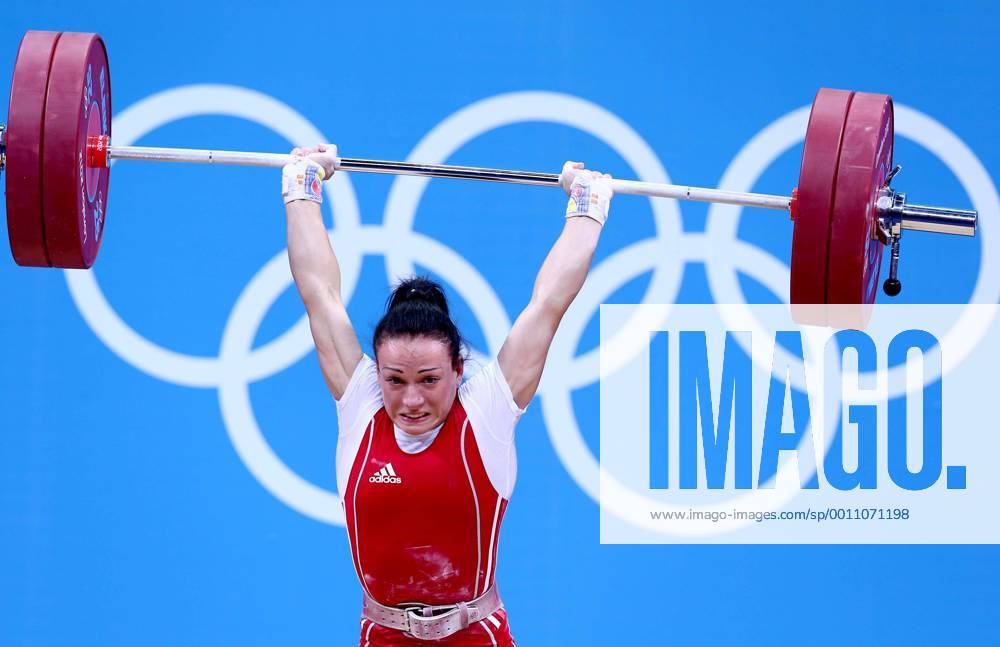 (120729) -- LONDON, July 29, 2012 (xinhua) -- Cristina Iovu of Moldova competes in women s weightlifting 53kg competition at London 2012 Olympic Games in London, Britain, on July 29, 2012. Cristina Iovu of Moldova won bronze medal. (Xinhua Chen Jianli) (nxl) (OLY2012)BRITAIN-LONDON-WEIGHTLIFTING-WOMEN S 53KG
